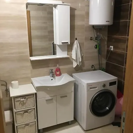 Apartman Suzana * 特雷比涅